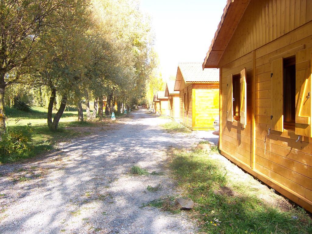 Camping La Motte Flottante La Freissinouse Exterior foto