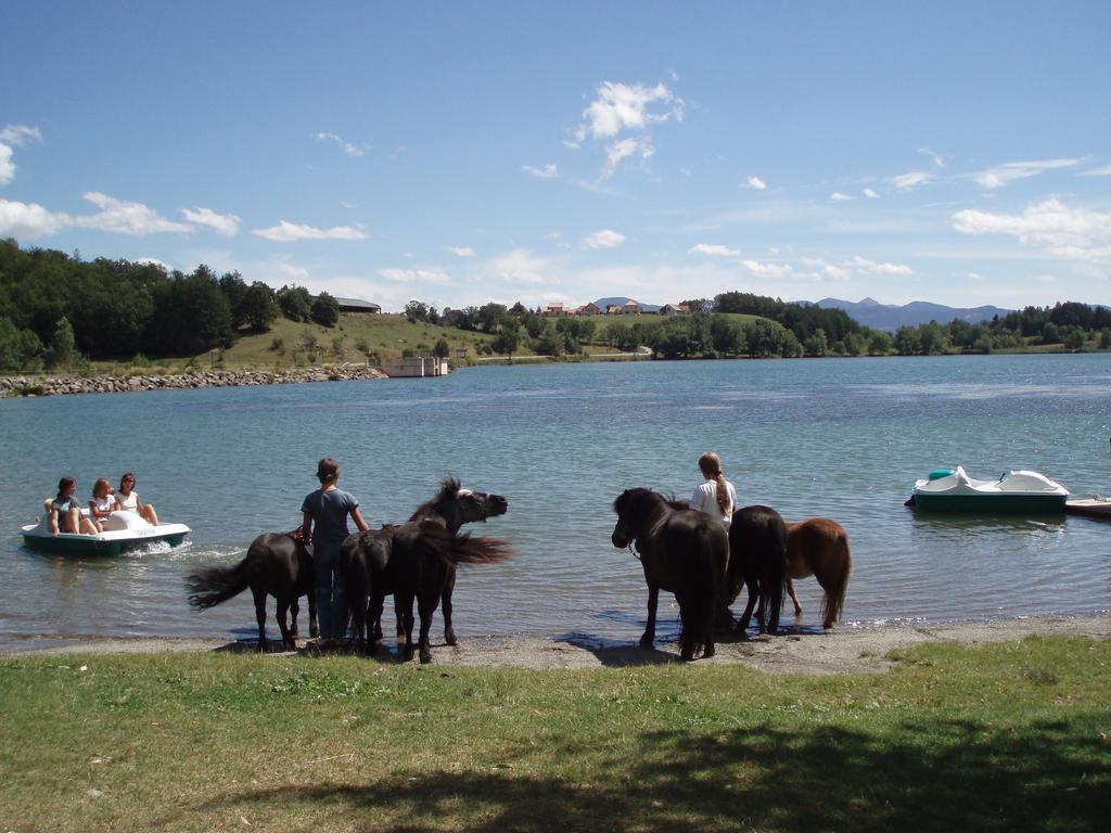Camping La Motte Flottante La Freissinouse Exterior foto